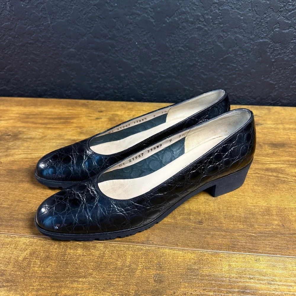 Salvatore Ferragamo 338WR Black Croc Embossed Leather Pumps Womens 7 3A